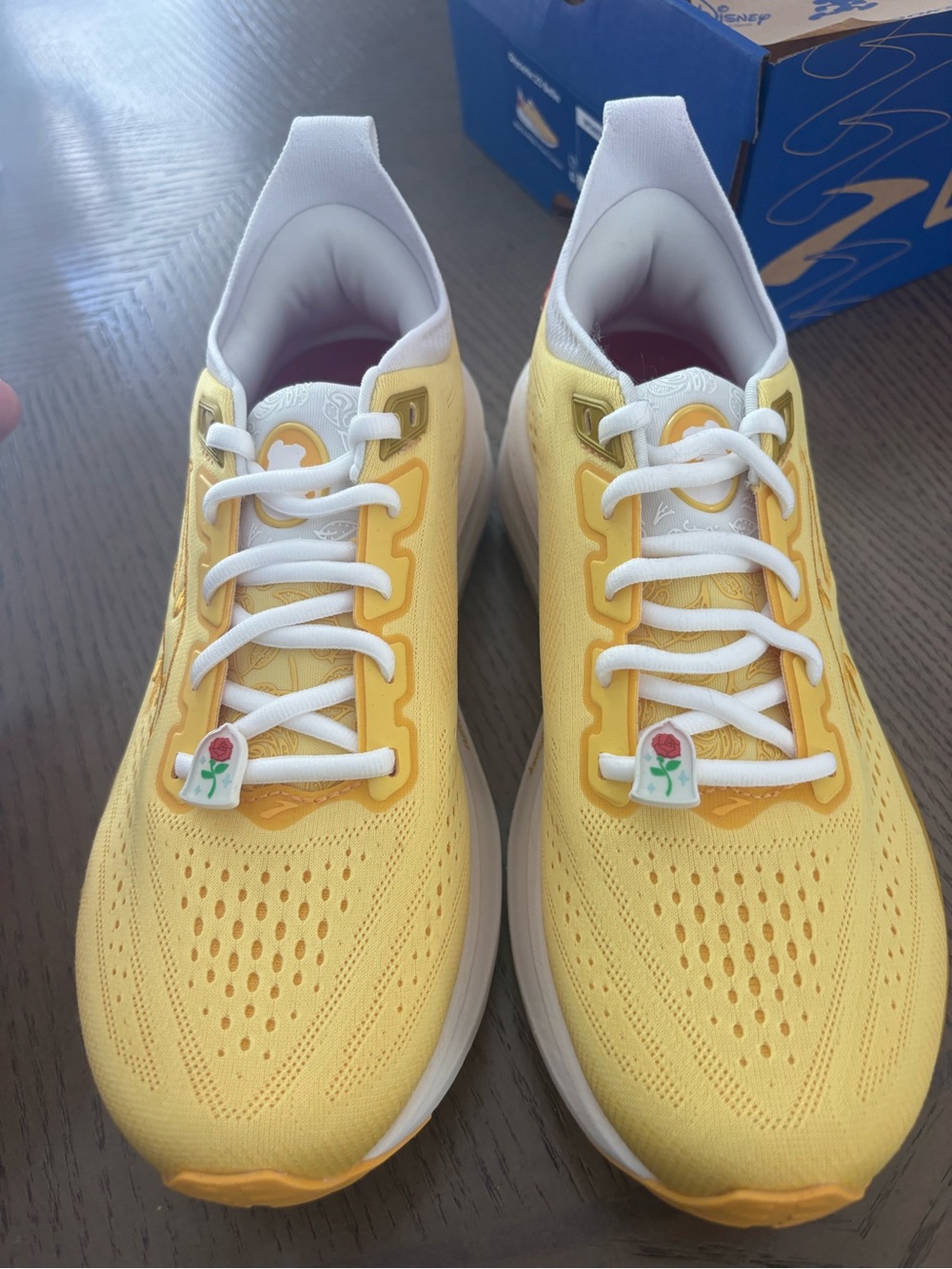New Womens Brooks runDisney Glycerin 23 Belle Princess Running Shoes Size 9